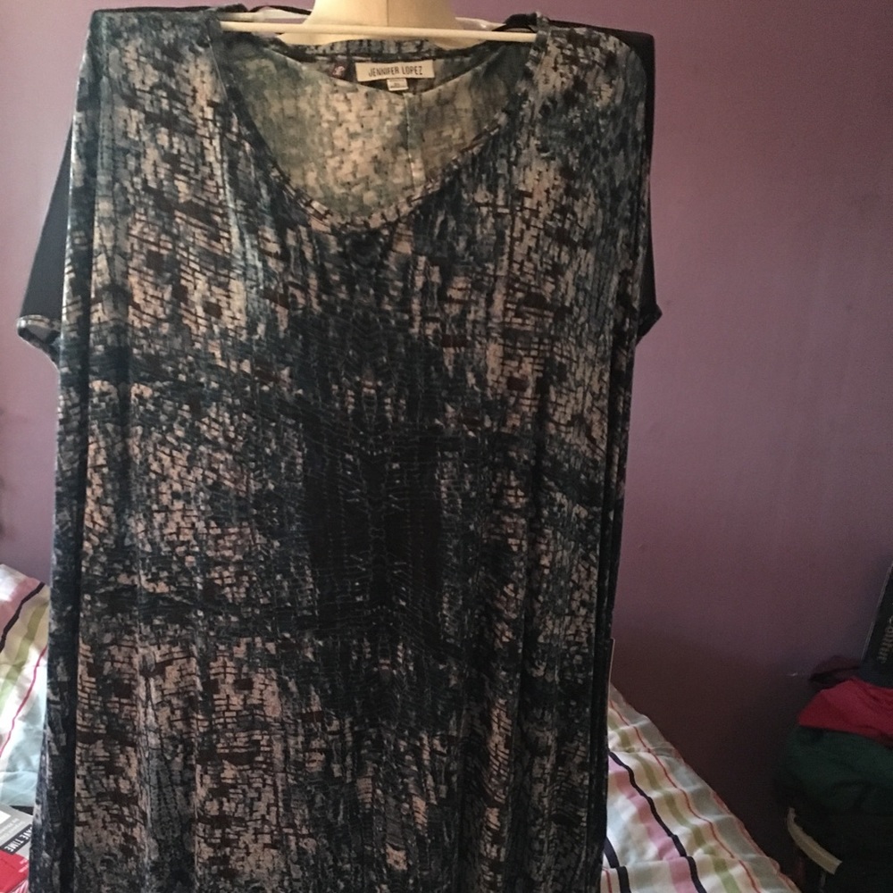 Lovely NWT Jennifer Lopez 3x top!